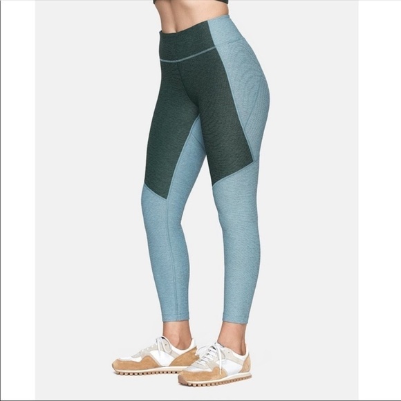 Outdoor Voices Two Toned Leggings - Picture 3 of 8